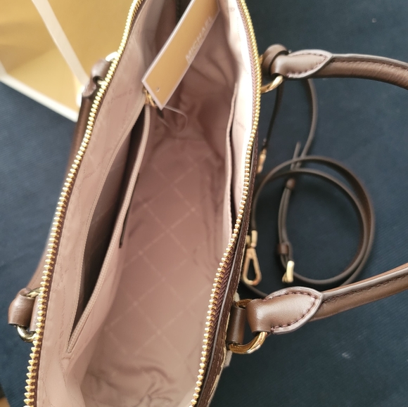 Purse - Picture 2 of 3